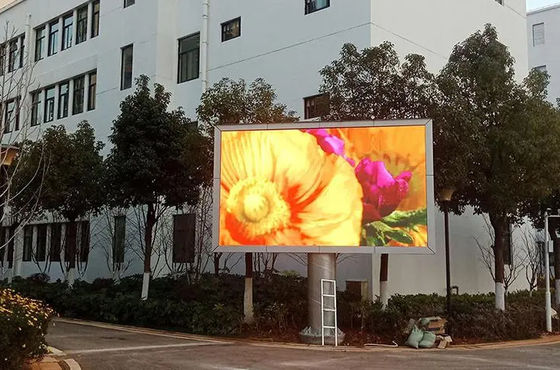 Lightweight P5 Outdoor LED Advertising Signs for High Brightness Rooftop Installation
